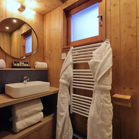 Moderne A La Tania Avec Sauna Et Parking - Fr-1-575-251 *