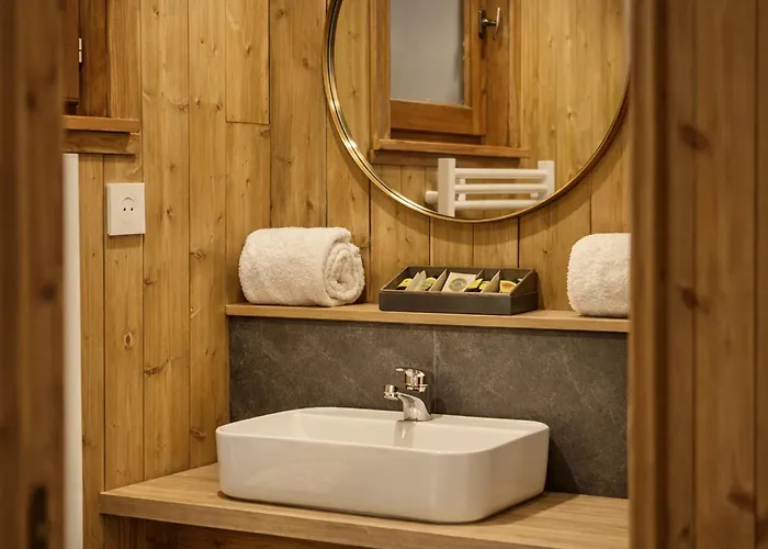 Moderne A La Tania Avec Sauna Et Parking - Fr-1-575-251 Courchevel