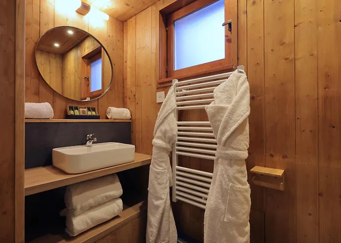 Moderne A La Tania Avec Sauna Et Parking - Fr-1-575-251 *